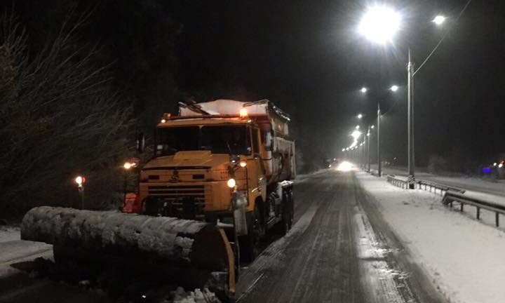 Ограничения на дорогах: Укравтодор реагирует на снежные осадки