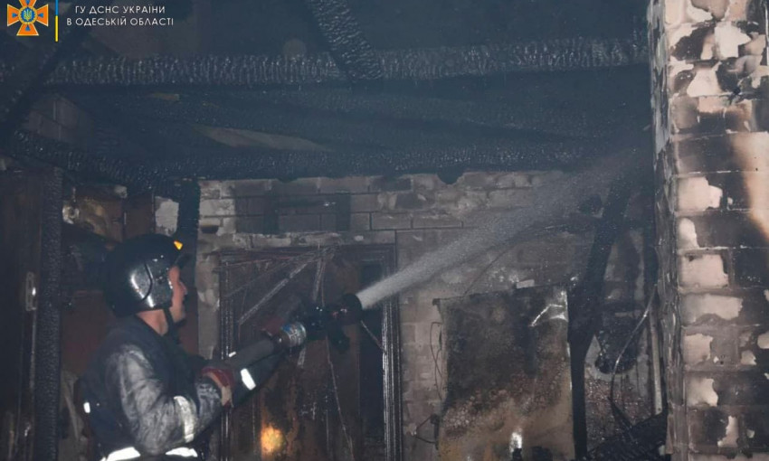 Неподалеку Одессы произошел мощный пожар, который зацепил пару домов 