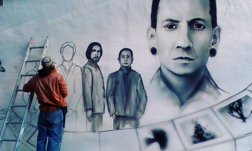 В Одессе появился новый мурал с изображением группы Linkin Park