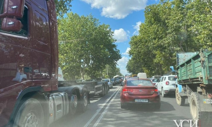 В Одессе из-за ДТП собралась огромная пробка – проехать практически невозможно 