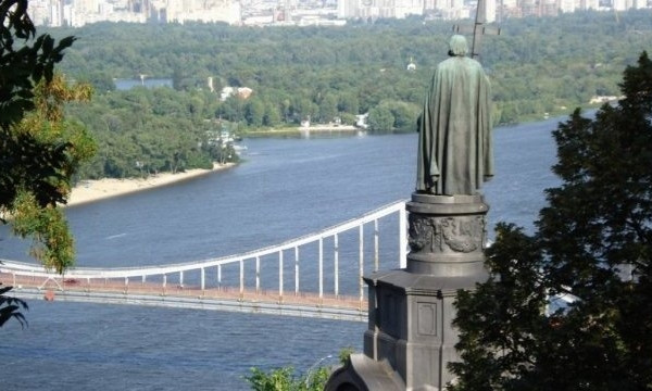 В Украине отмечают 1032-годовщину Крещения Руси - без шествий