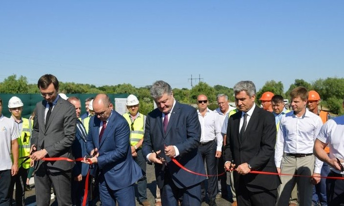 На трассе М-15 «Одесса – Рени» открыли новый мост: присутствовал Порошенко