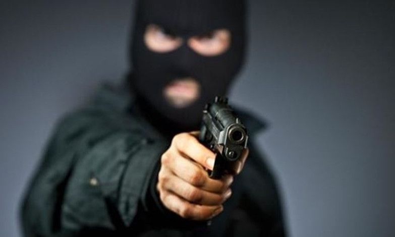В Одессе пьяные хулиганы угрожали клиентам кафе оружием