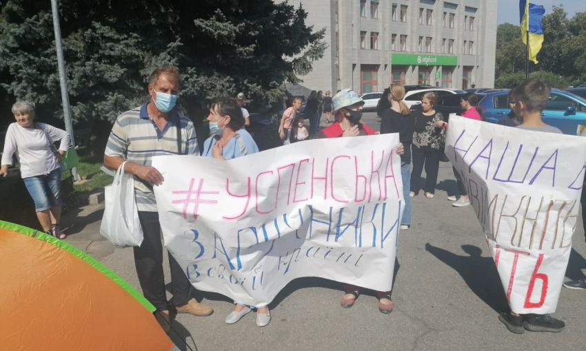Около здания ОГА начались бессрочные протесты переселенцев из Донбасса