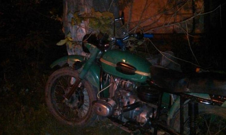 В Одесской области молодой мотоциклист влетел в дерево и погиб