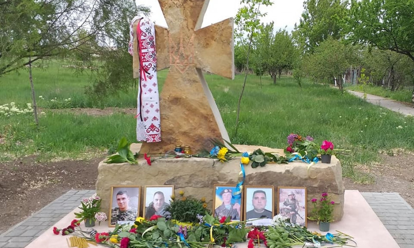 В Одесской области установили крест в честь погибших Героев Украины