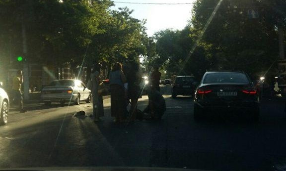 В центре Одессы водитель иномарки сбил женщину и попытался скрыться