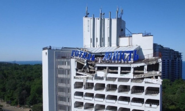 Гостиница "Юность" грозит обрушением: на место высылают комиссию