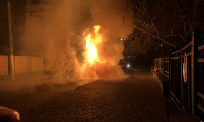 Ночью в Одессе сгорел Lexus RX