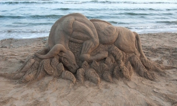 Ирина Загайчук создаёт шедевры из песка на одесском пляже в Лузановке