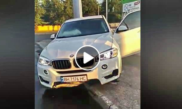 За руль без прав: за рулём BMW X5 юноша бежал от копов (ВИДЕО)