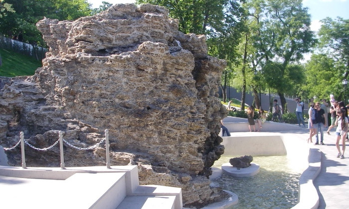 Из-за огромного количества монет перестал работать фонтан в Стамбульском парке