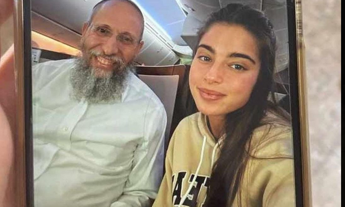 Израильская певица Ноа Кирел во время полета домой случайно оказалась в одном самолете с раввином Йосефом Цви Римоном