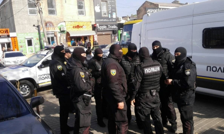 На радиорынок Одессы полиция устроила облаву (ФОТО)