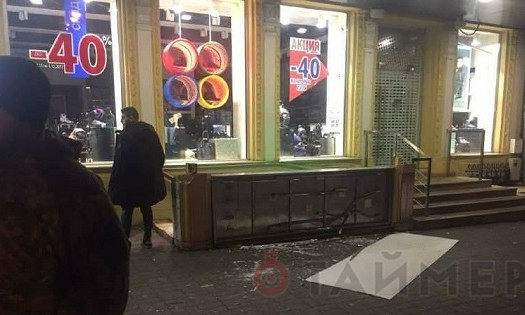 В центре города возле турецкого клуба две группы парней устроили драку со стрельбой