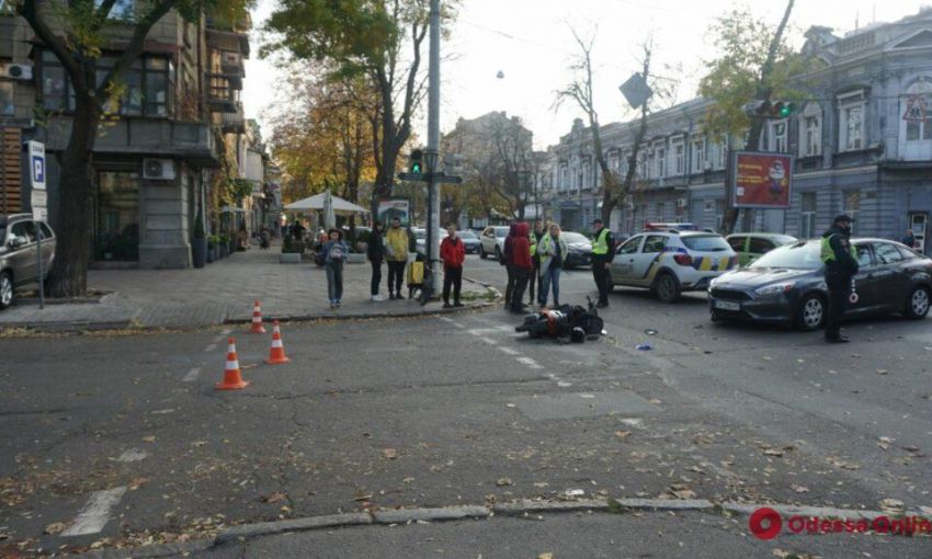 В Одессе в серьезную аварию попал мопед с 10-летним пассажиром