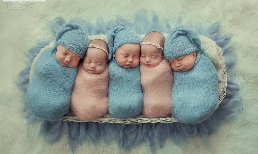 Знаменитые одесские пятерняшки снялись в своей первой фотосессии
