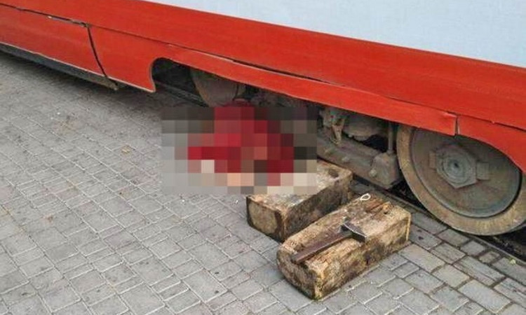 В Одессе ищут близких погибшей под трамваем пенсионерки