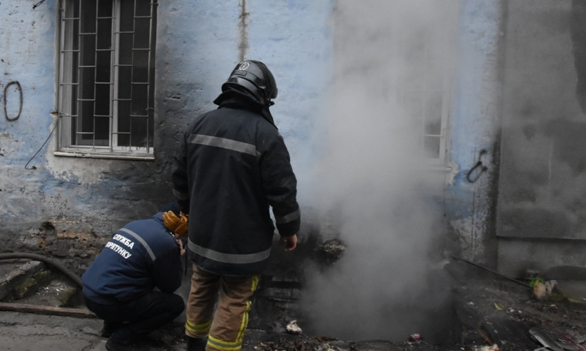 Вчера опять горело: в Малиновском районе загорелся подвал жилого дома