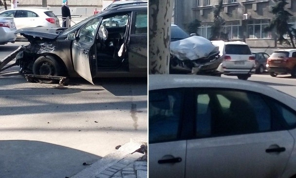 В ДТП в центре Одессы две машины превратились в груду металла (ФОТО)