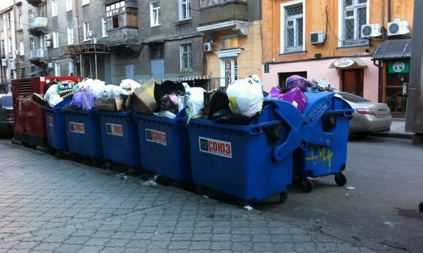 Орловский пообещал решить проблему с вывозом мусора в Одессе