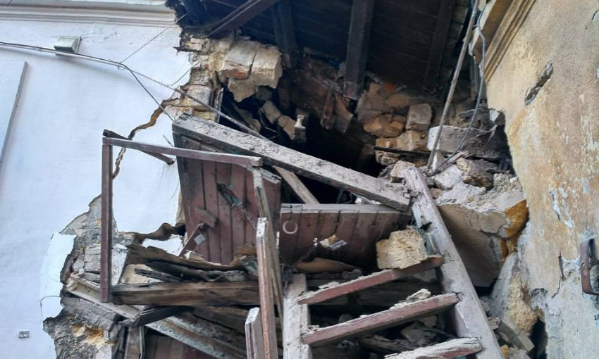Одесситы об обвале на Нежинской, 40: Упал балкон — упадёт и здание