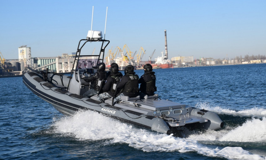 Спецназ Одесского отряда Морской охраны получил скоростные катера украинского производства  