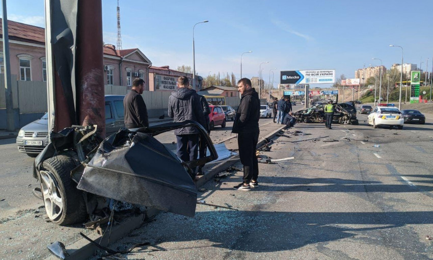 В Одессе произошло разгромное ДТП – автомобиль разорвало на части 