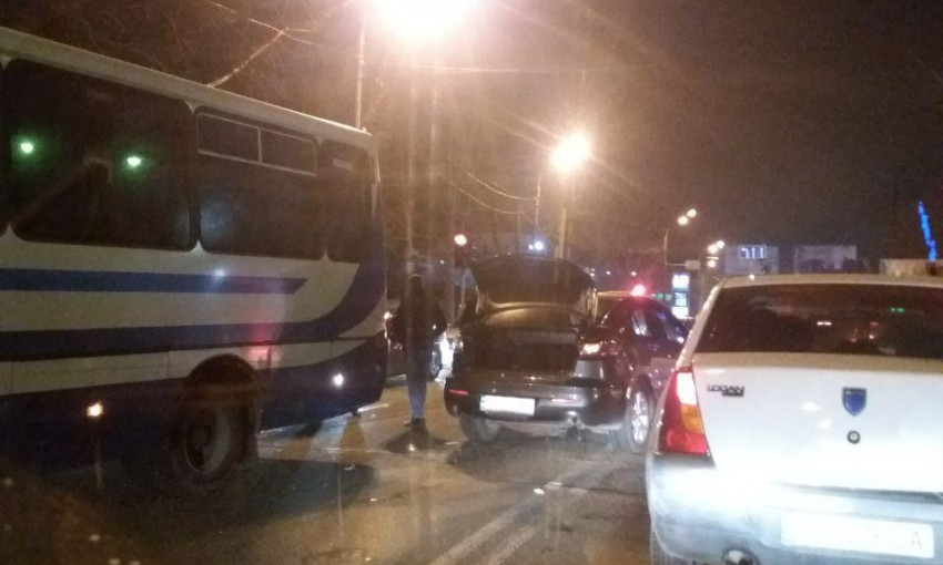 В Киевском районе образовалась пробка из-за ДТП