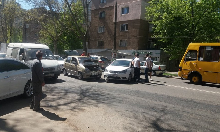 Три иномарки столкнулись на проспекте Шевченко
