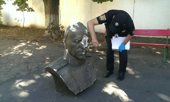 Одесская полиция ищет патриотов, «казнивших» памятник советскому маршалу