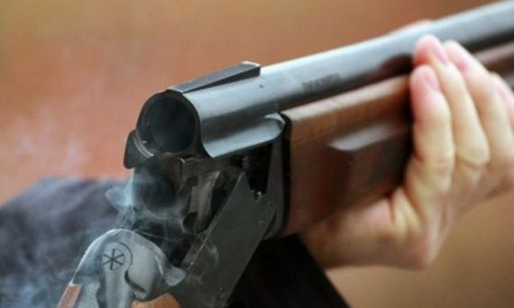 В Одесской области пьяный хулиган стрелял по металлическому забору соседа