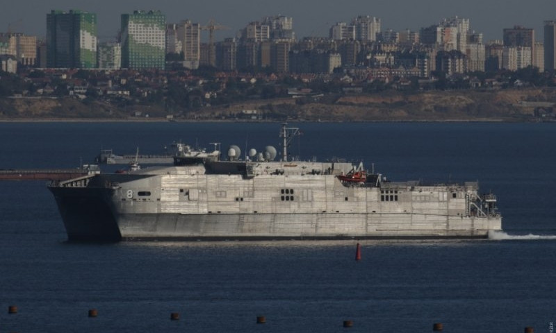 Американский десантный корабль вошел в торговый порт Одессы