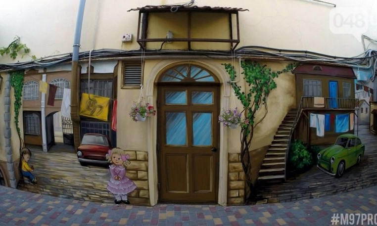 Художники украсили еще один одесский дворик