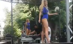 Одесситы бурно отреагировали на откровенный танец девушек на городском празднике в Одессе (ВИДЕО)