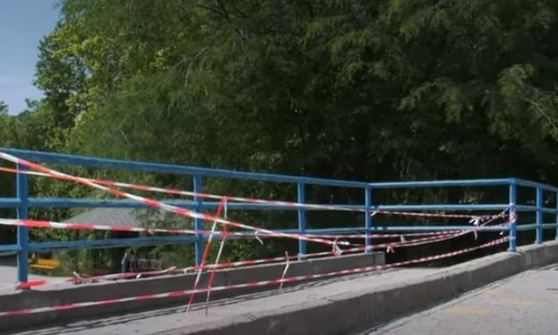 Центральный парк «Победа» в Одессе комунальщики забыли отремонтировать мост