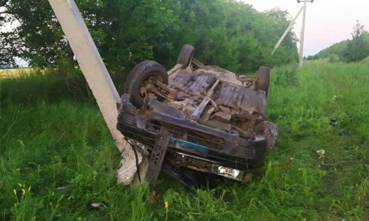 Смертельная авария: под Одессой иномарка врезалась в электроопору
