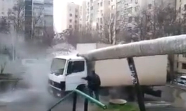 Появилось видео курьёзной аварии на Балковской
