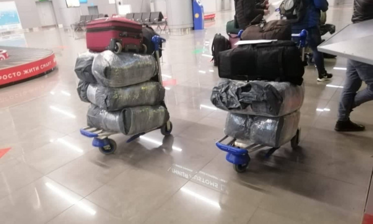 В Одесском аэропорту задержали крупную партию брендовой одежды 