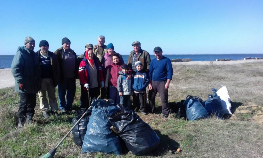В Одесской области собирали мусор на пляжах и возле озёр