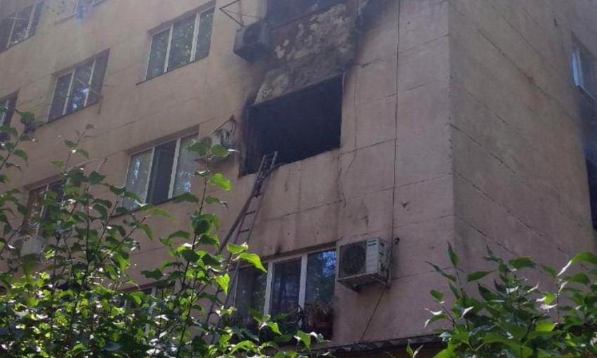 Одесские пожарные спасли трёх человек из горящей квартиры (ФОТО, ВИДЕО)
