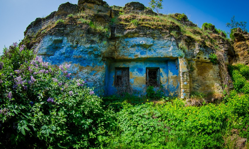 В Одессе на склонах Шкодовой горы можно найти пещерные дома