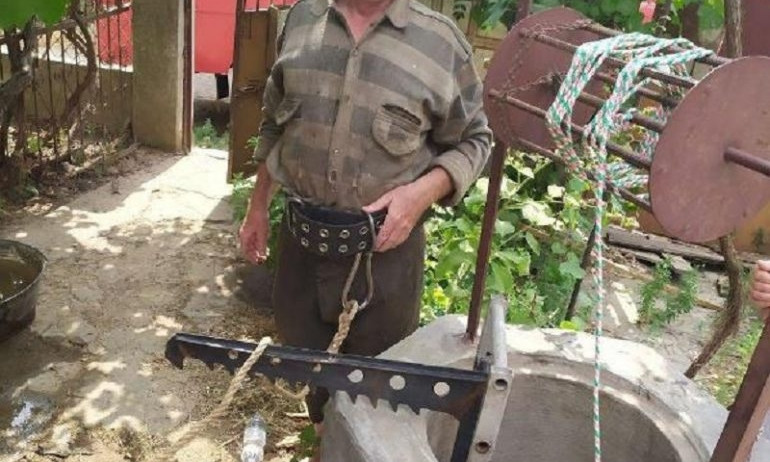 В Белгород-Днестровском районе в колодец провалился пенсионер