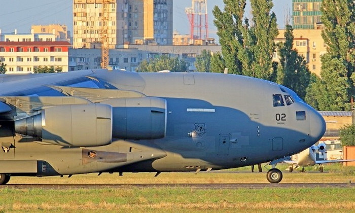 В одесском аэропорту приземлились два боевых самолёта стран НАТО