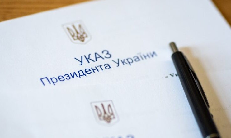 Двум одесским школьницам назначил президентскую стипендию