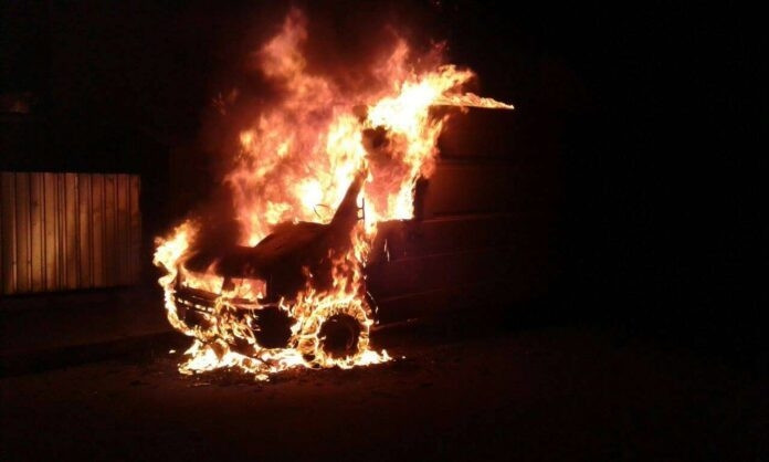 На поселке Котовского горел автомобиль 