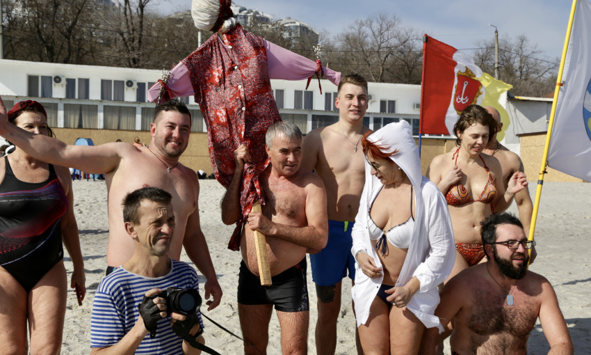 Одесские моржи сегодня зиму провожали