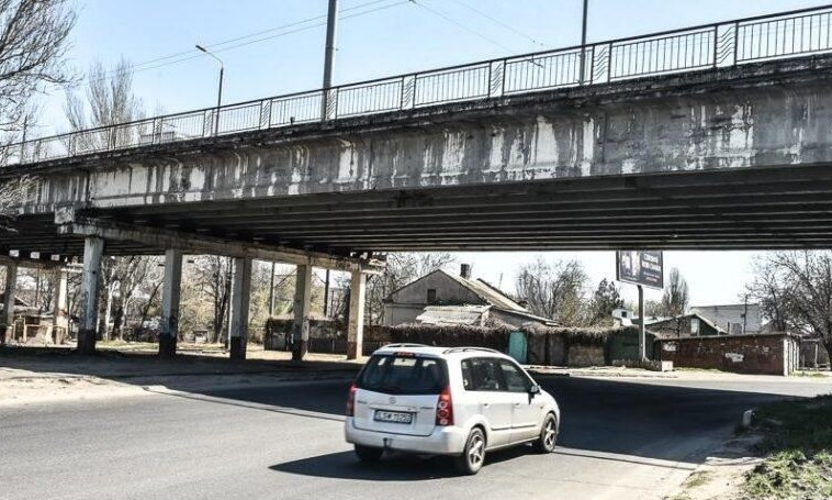 Для грузовиков и пешеходов Ивановский мост перекрыт 