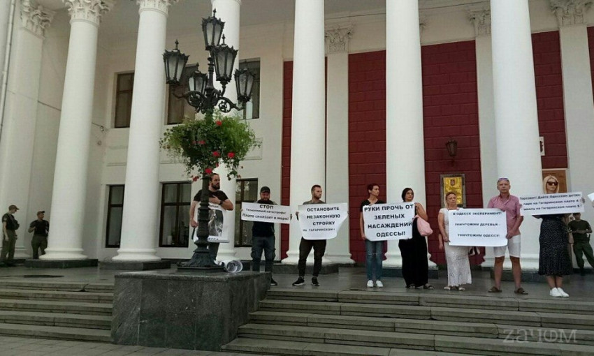 Протестующие жители Гагаринского плато подали официальное обращение к Геннадию Труханову