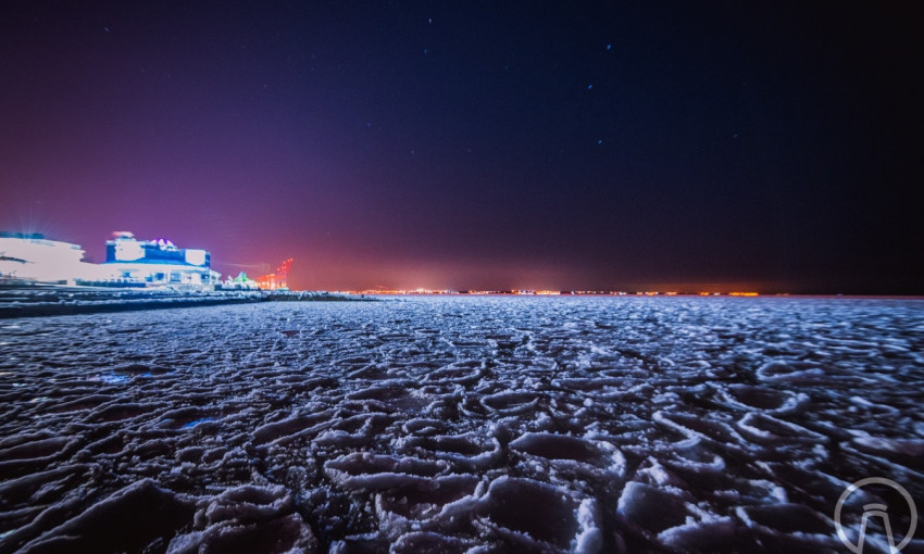 Арктические ночные пейзажи на одесском побережье